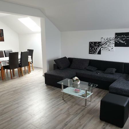 Apartman Majetic Оточац Екстер'єр фото