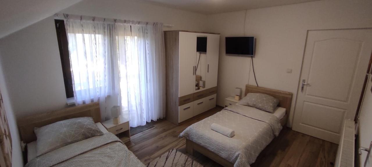 Apartman Majetic Оточац Екстер'єр фото