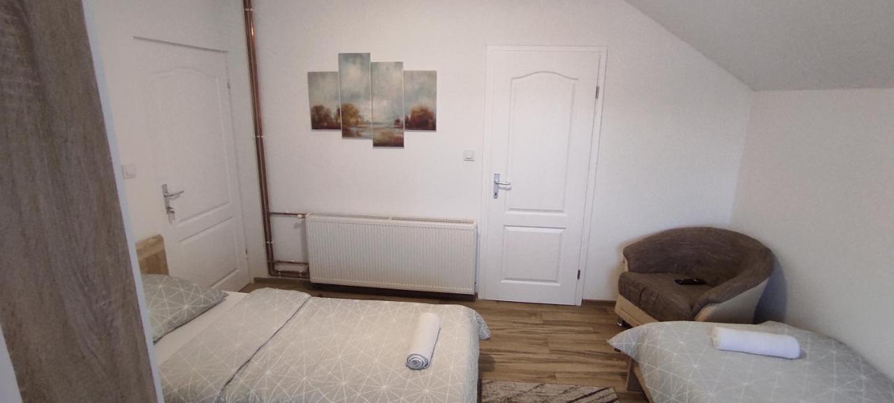 Apartman Majetic Оточац Екстер'єр фото