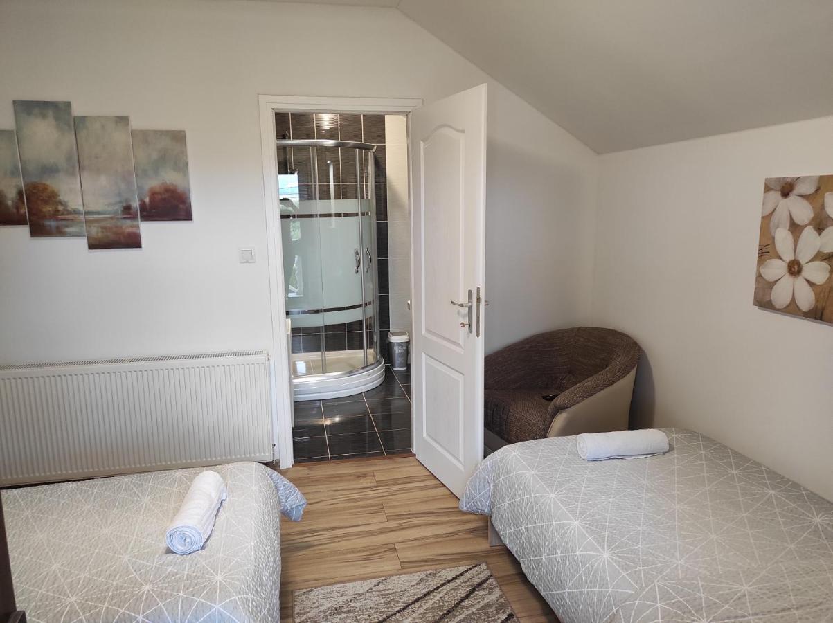 Apartman Majetic Оточац Екстер'єр фото