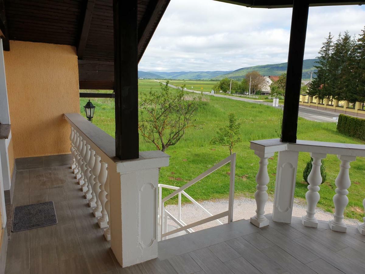 Apartman Majetic Оточац Екстер'єр фото