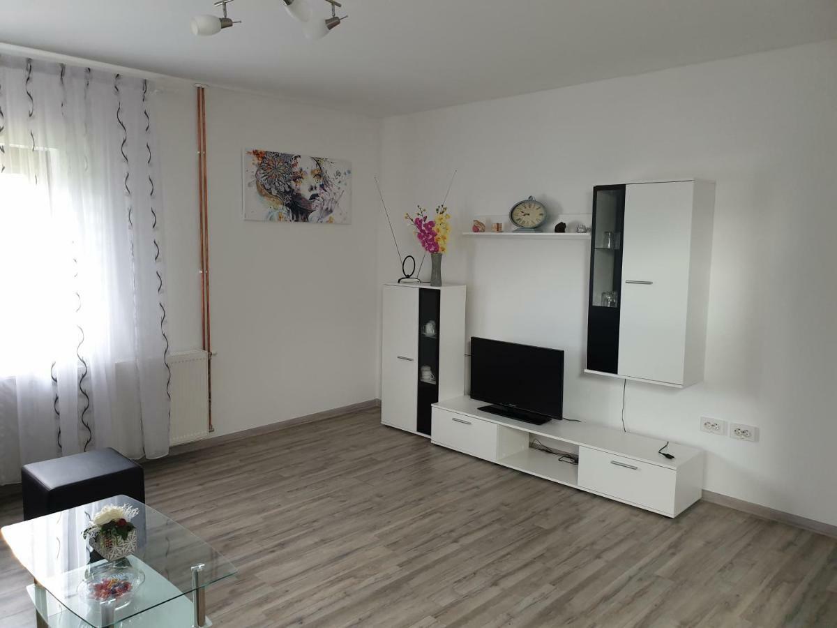 Apartman Majetic Оточац Екстер'єр фото
