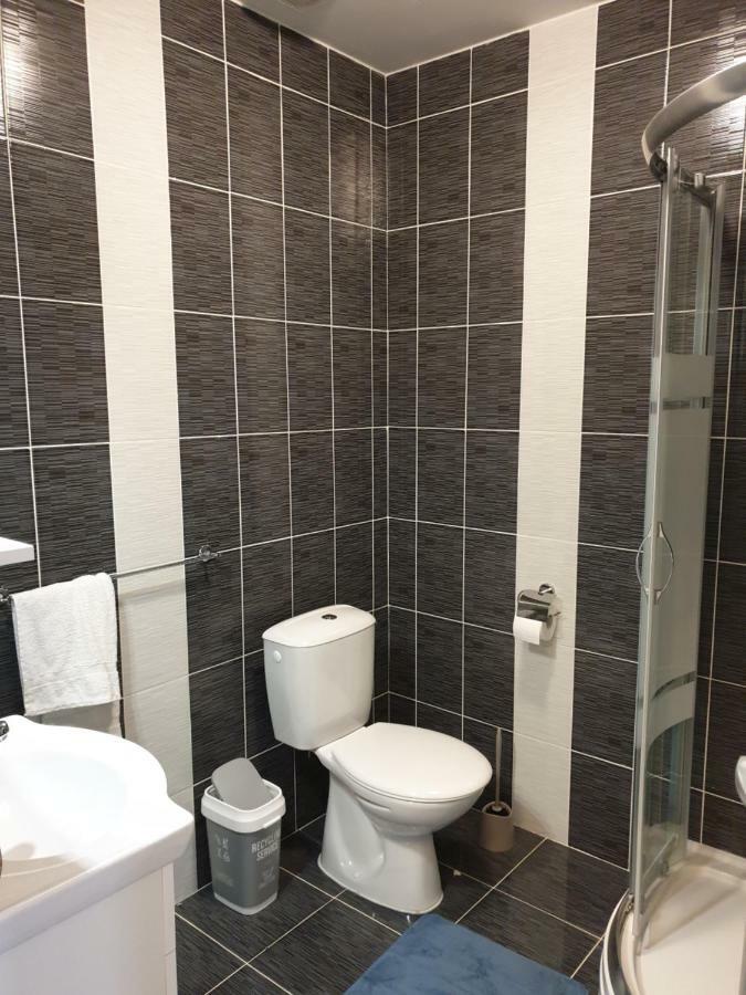 Apartman Majetic Оточац Екстер'єр фото