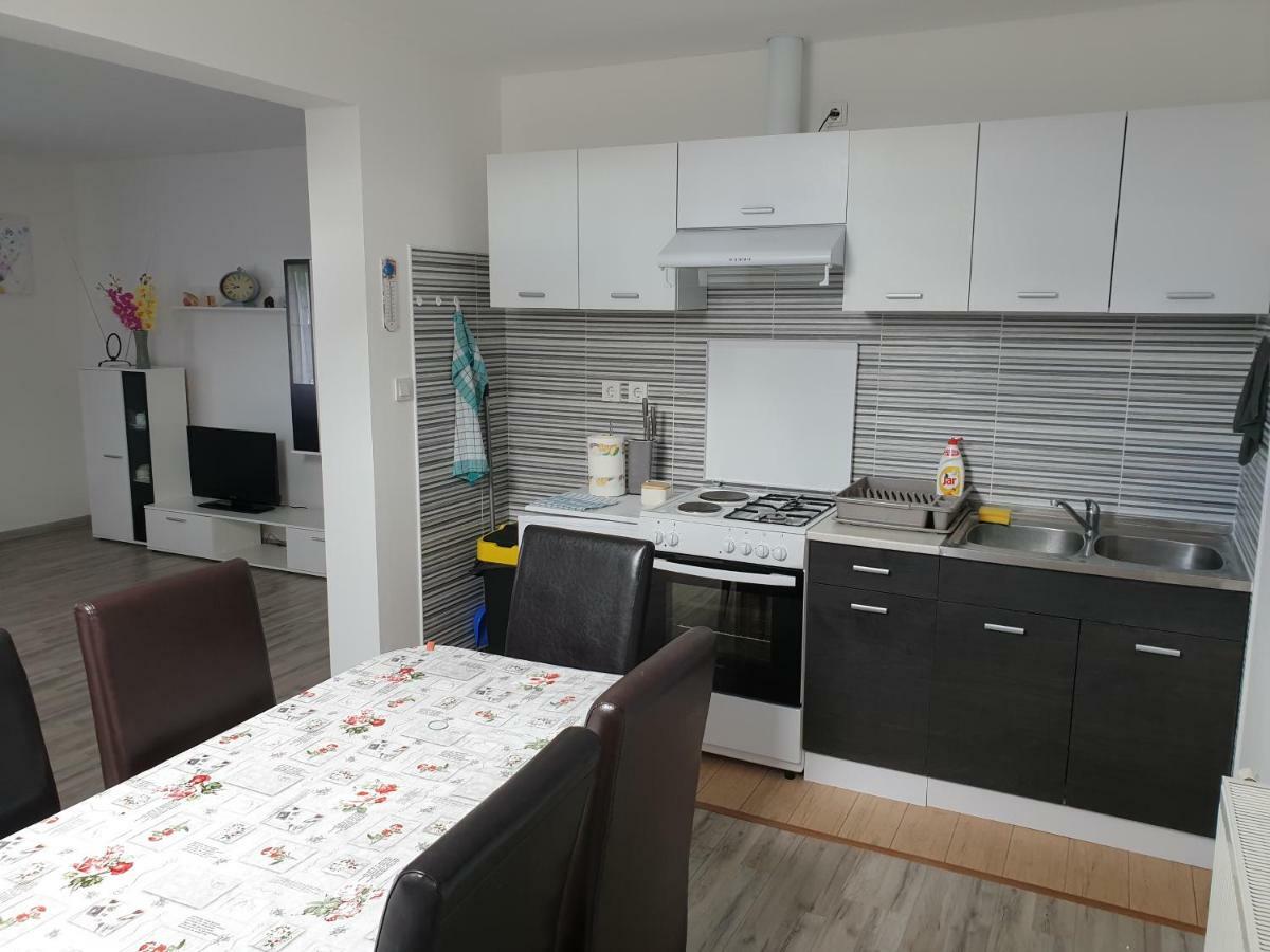 Apartman Majetic Оточац Екстер'єр фото